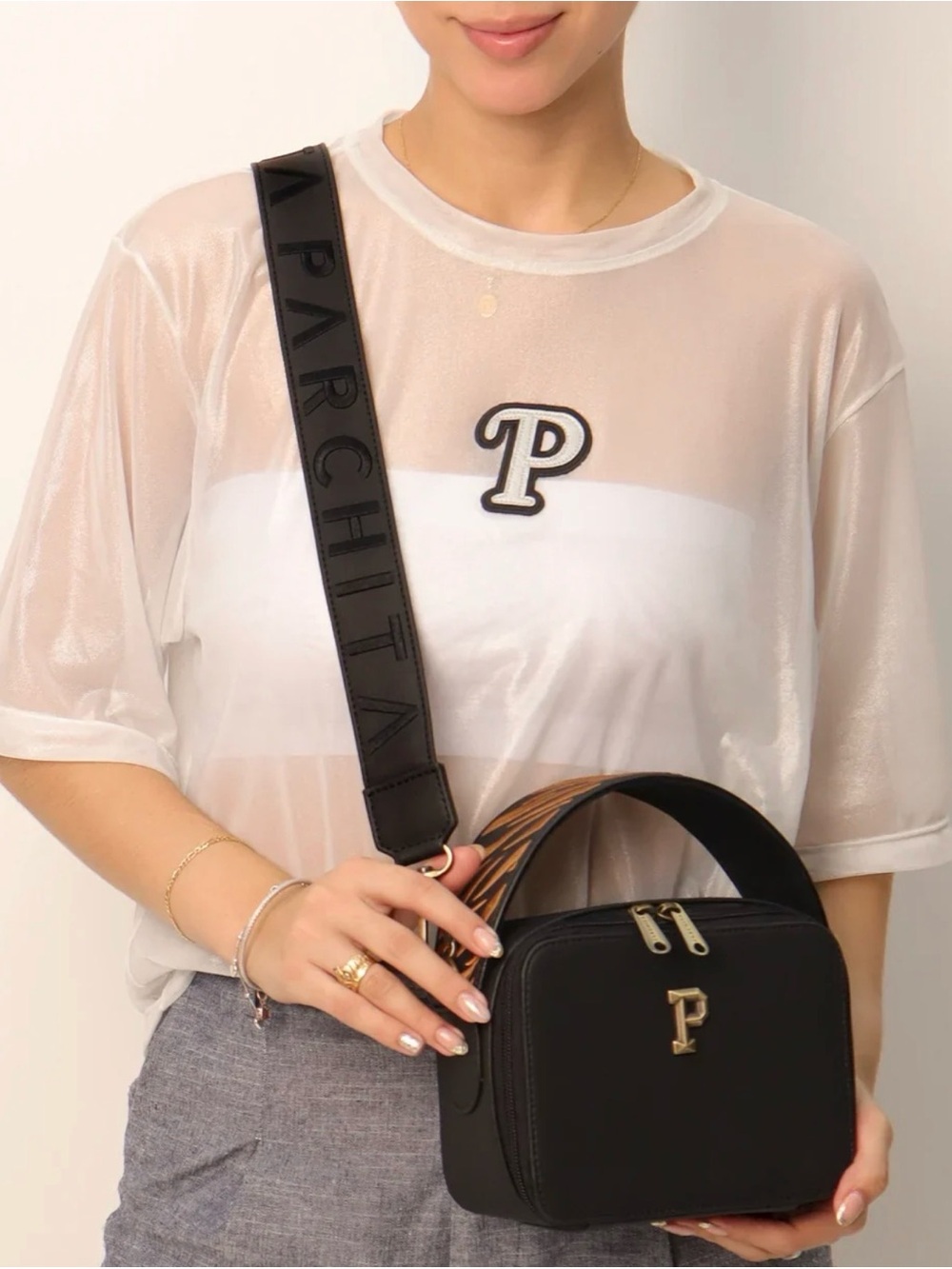 PETIT VIBRA NEGRO 🖤 -Black Crossbody Bag with Logo Accent